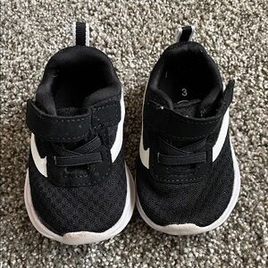Wonder Nation Black and White Baby Sneakers